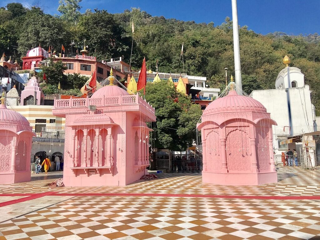 7 Compelling Reasons to Choose the HRTC Bus to Jawalaji for Your Pilgrimage Adventure 12 HRTCHub_JAWALAJI_TEMPLE