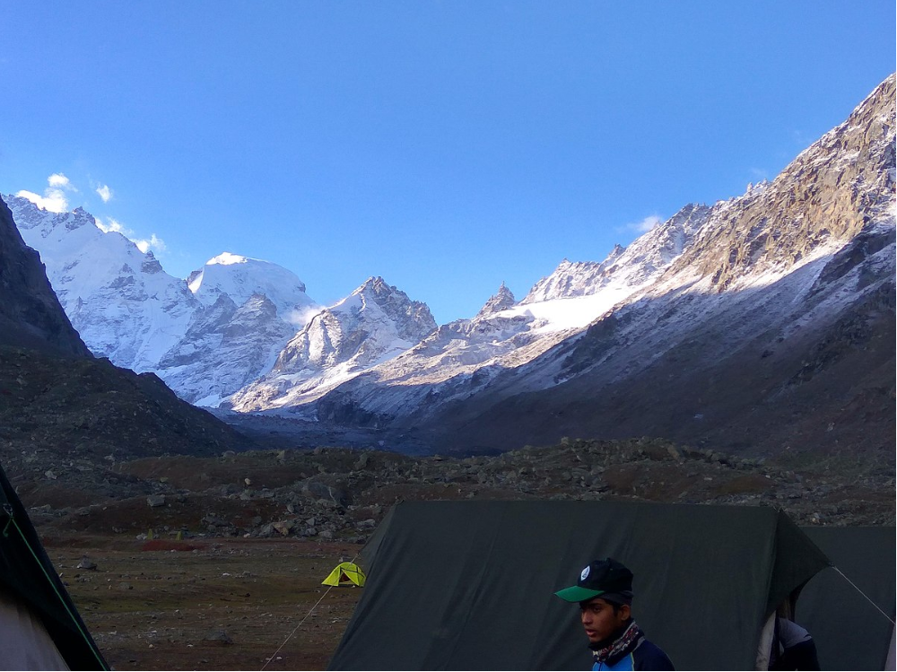 Hampta trek manali by HRTCHuB